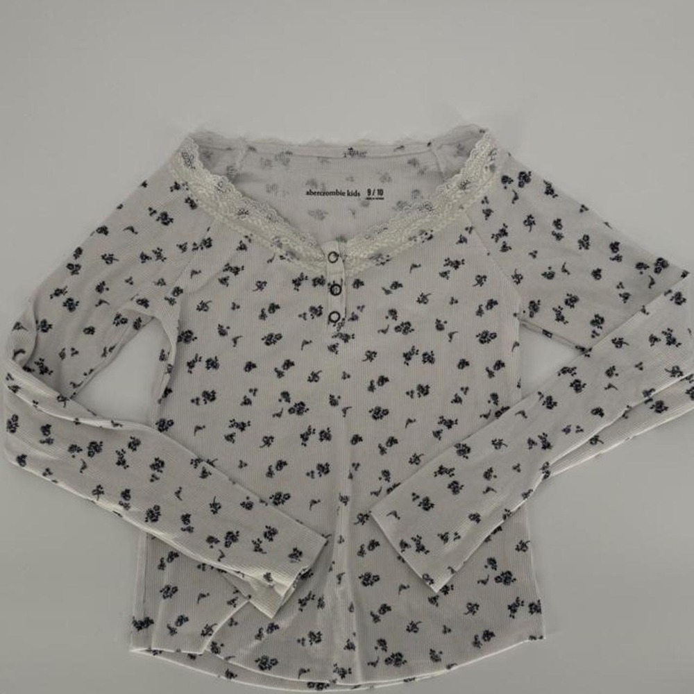 Abercrombie Kids White Floral Lace Trim Henley Long Sleeve Shirt Size 9/10